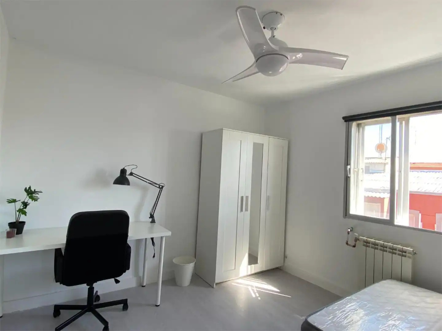 Room in Calle Trujillo, 2, Zona Renfe Room in Calle Trujillo, 2, Zona Renfe
