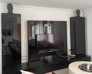 Living room of Flat for sale in Las Rozas de Madrid  with Air Conditioner, Heating and Parquet flooring