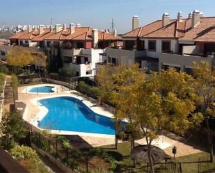 Vista exterior de Pis de lloguer en Guillena amb Aire condicionat, Terrassa i Piscina