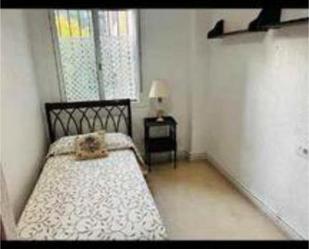 Bedroom of Flat to rent in  Sevilla Capital  with Heating, Private garden and Furnished