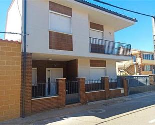 Vista exterior de Casa o xalet de lloguer en Carbajales de Alba amb Calefacció, Jardí privat i Terrassa