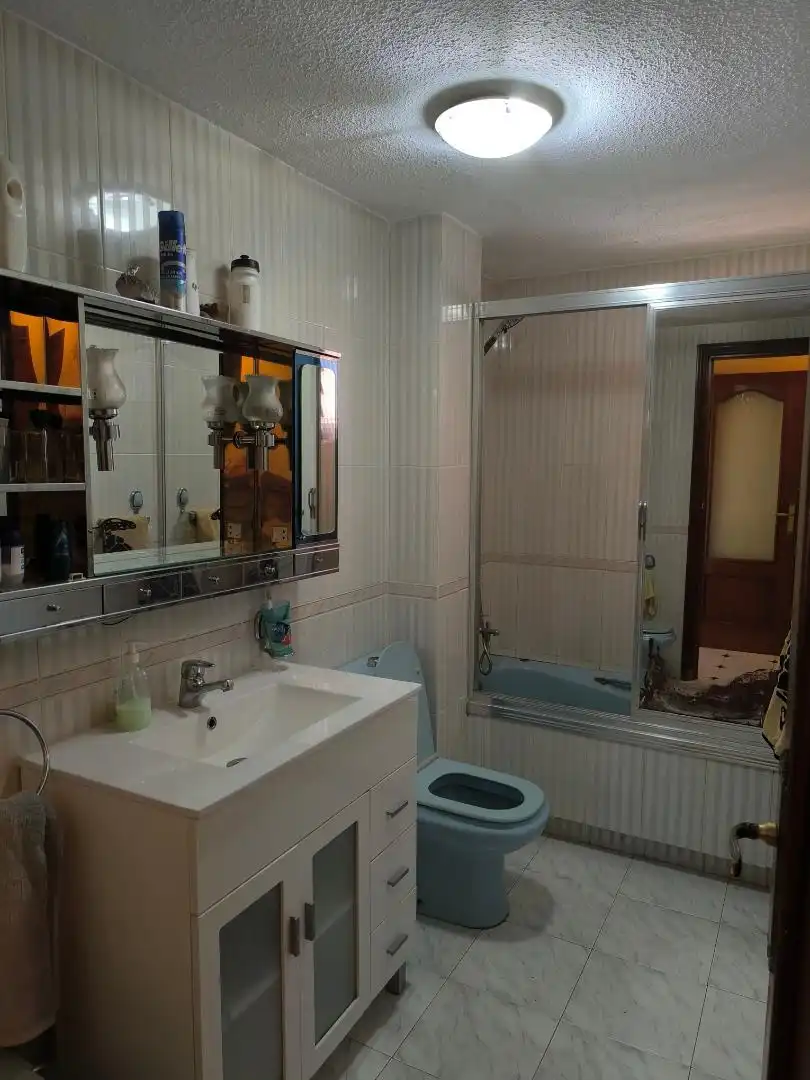 Room in Calle del Pintor Sorolla, 1, Norte - Universidad Bathroom of Flat for share in Móstoles with Terrace, Furnished and Oven