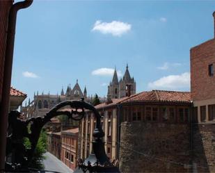 Vista exterior de Pis de lloguer en León Capital  amb Calefacció i Terrassa