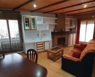 Living room of Flat for sale in Navas del Rey  with Terrace, Storage room and Swimming Pool