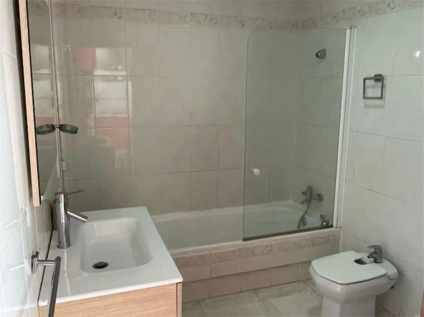 Flat for sale in Calle Espíritu Santo, 16, Guadalcanal Bathroom of Flat for sale in Guadalcanal with Air Conditioner, Heating and Terrace