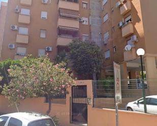 Vista exterior de Pis en venda en Tomares amb Jardí privat, Terrassa i Traster