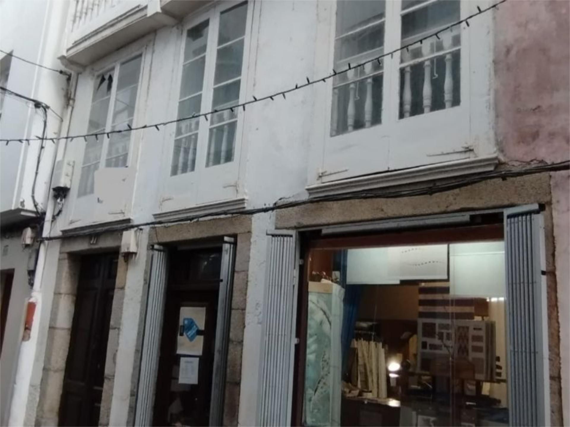 Vista exterior de Casa adosada en venda en Pontedeume amb Balcó