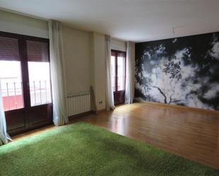 Living room of Duplex for sale in Valladolid Capital  with Heating, Parquet flooring and Storage room