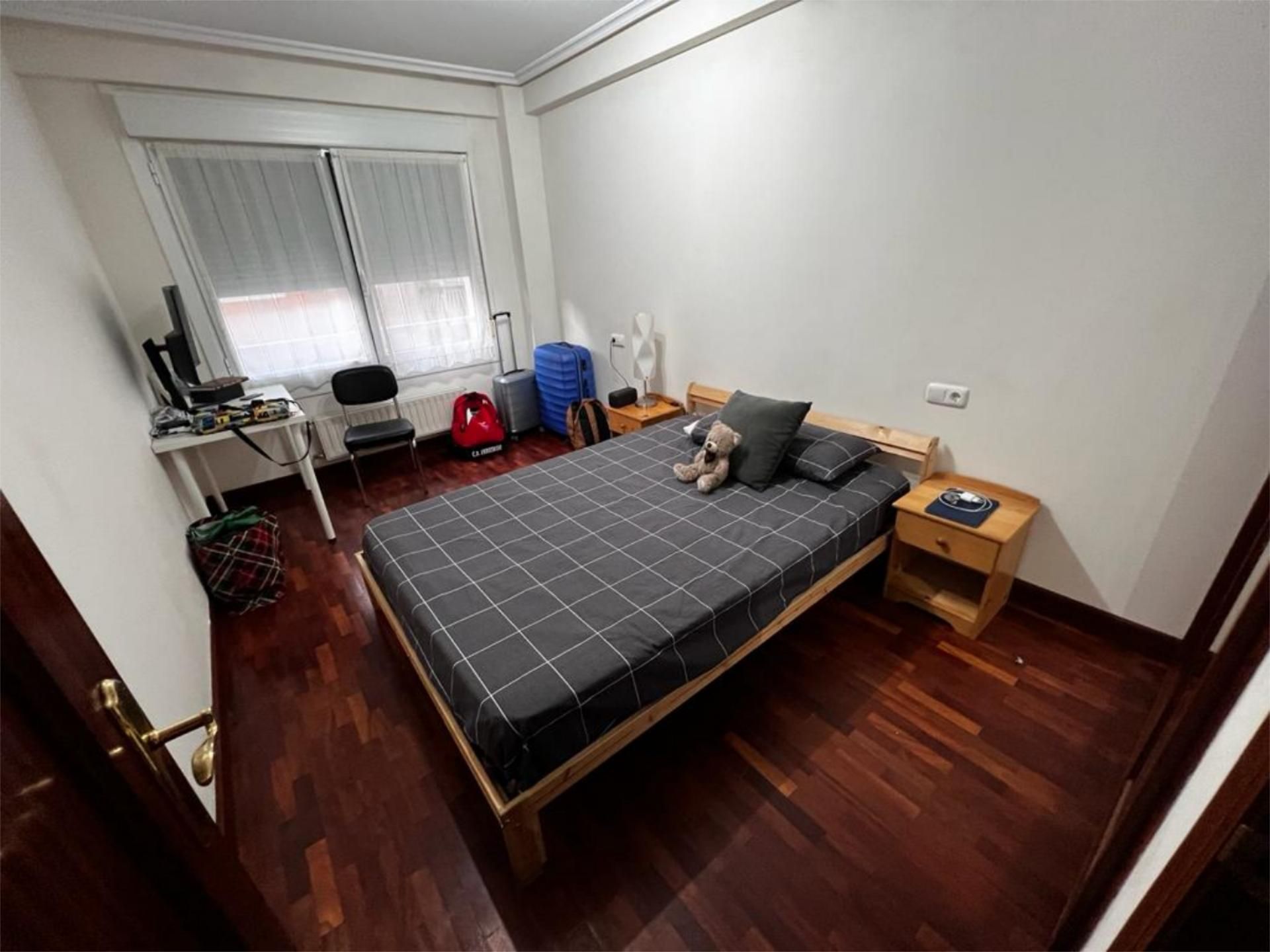 Dormitori de Apartament per a compartir en Irun  amb Calefacció, Terrassa i Moblat