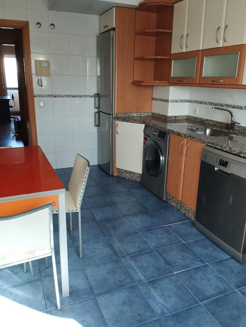 Cuina de Dúplex en venda en León Capital  amb Terrassa