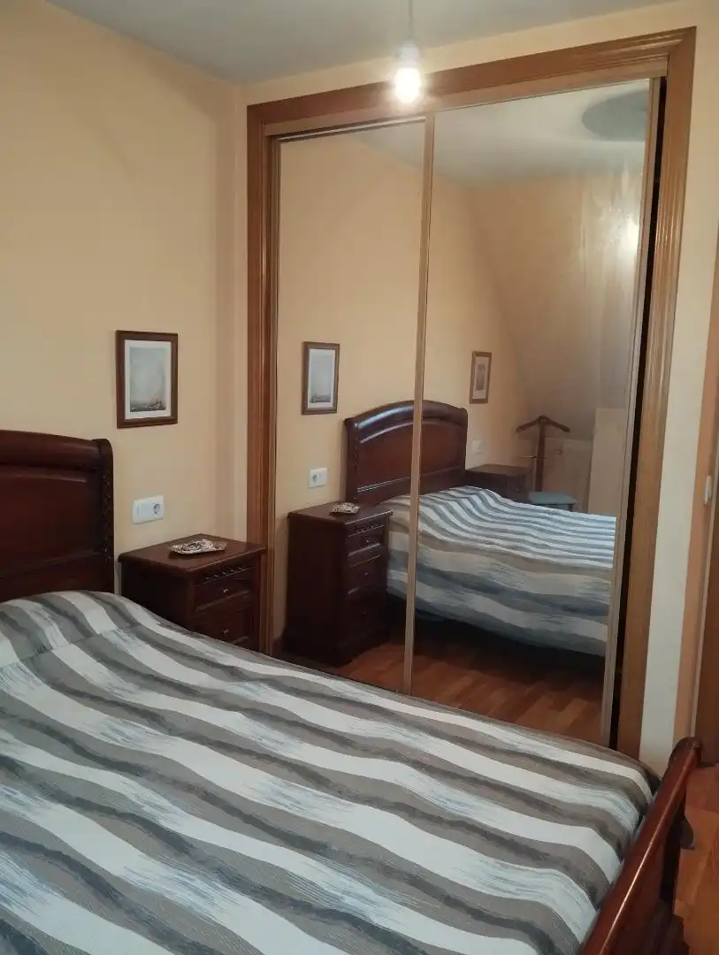 Dúplex en venta en Calle París, 10, San Claudio - La Chantría Habitación de Dúplex en venta en León Capital con Terraza