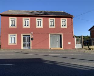 Vista exterior de Casa o xalet en venda en Carballo amb Terrassa