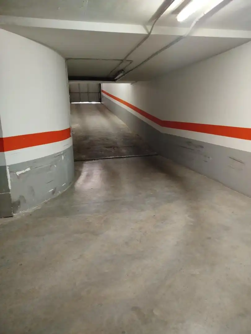 Garage for rent in La Puebla de Alfindén