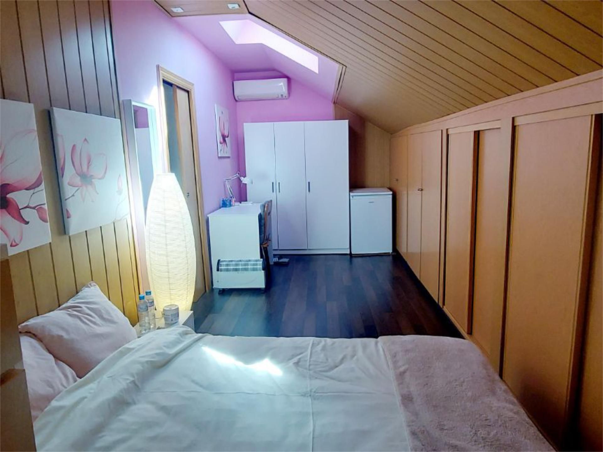 Dormitori de Casa o xalet per a compartir en  Madrid Capital amb Aire condicionat, Calefacció i Jardí privat