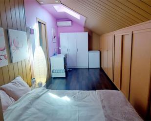 Bedroom of House or chalet to share in  Madrid Capital  with Air Conditioner, Heating and Private garden