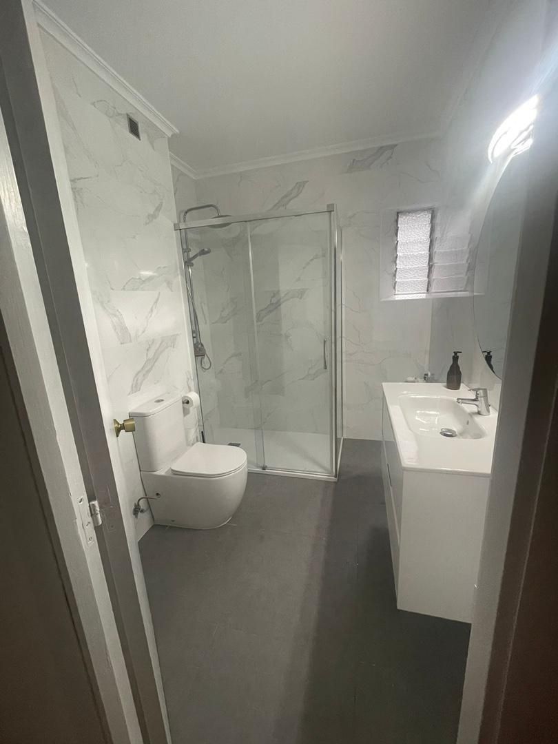 Bathroom of Flat to rent in Torrelavega   with Heating, Parquet flooring and Furnished