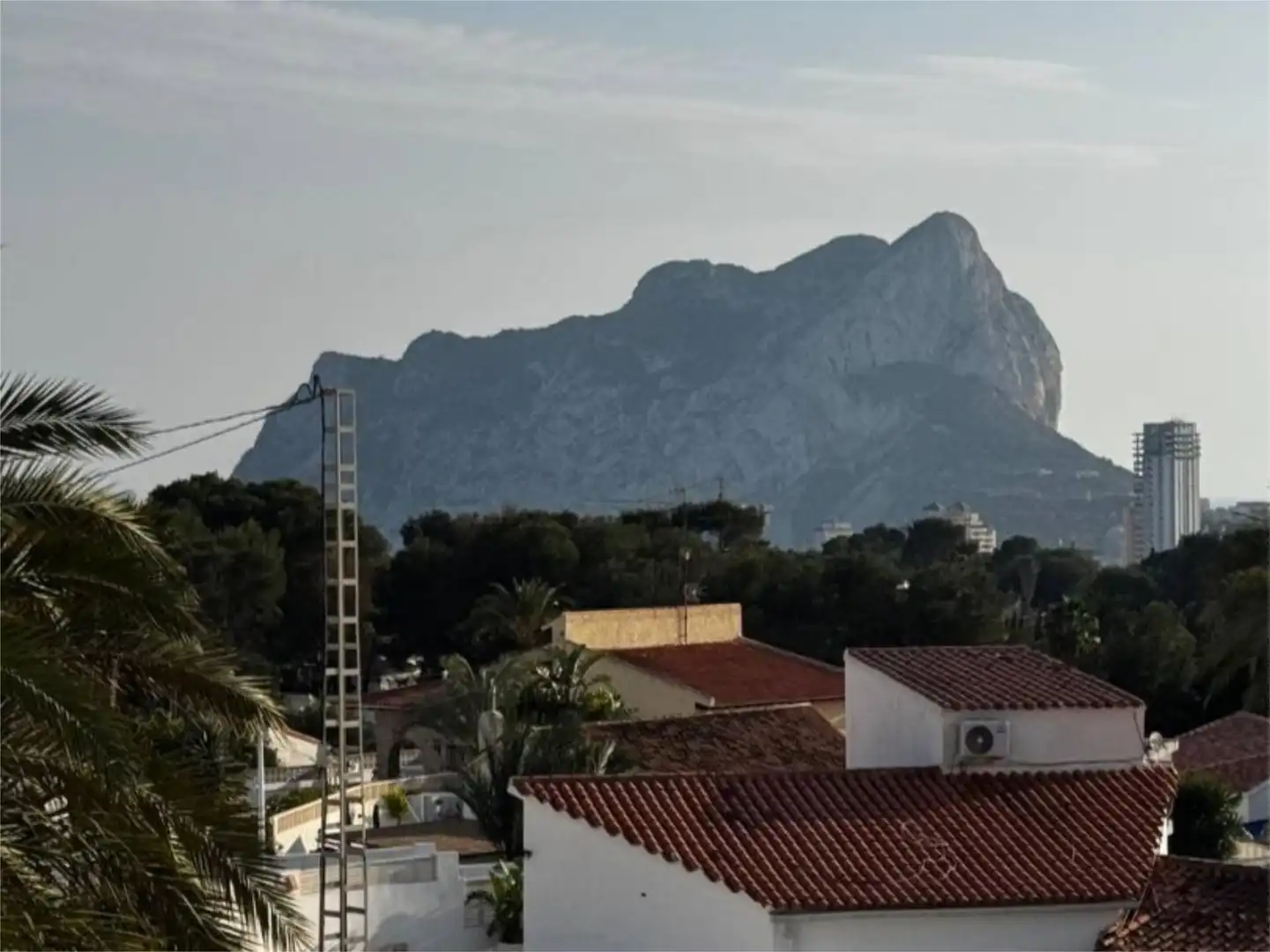 Vista exterior de Casa o xalet en venda en Calpe / Calp amb Aire condicionat, Terrassa i Piscina