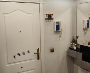 Bathroom of Flat for sale in Salamanca Capital  with Air Conditioner, Terrace and Swimming Pool