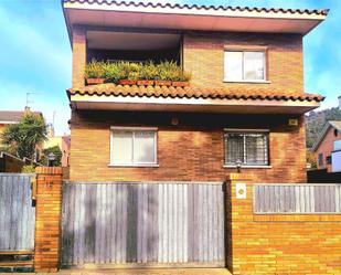 Vista exterior de Casa o xalet en venda en Viladecans amb Aire condicionat, Calefacció i Jardí privat