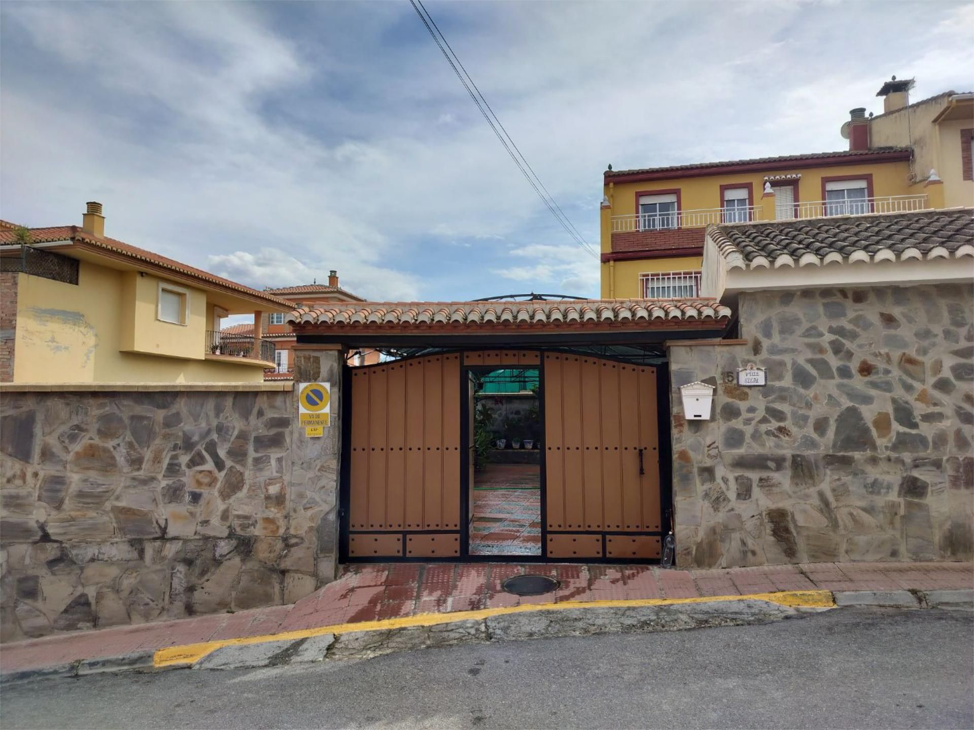 Vista exterior de Casa o xalet en venda en Villa de Otura amb Aire condicionat, Terrassa i Piscina