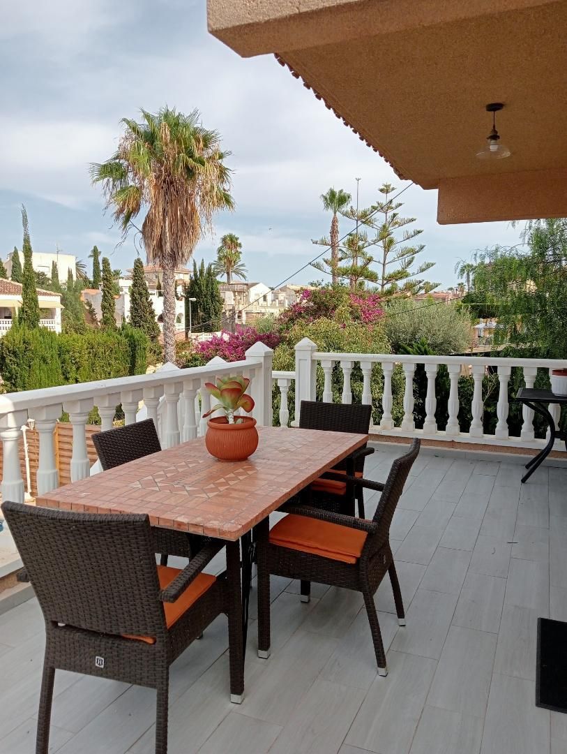 Terrassa de Casa o xalet en venda en Orihuela amb Aire condicionat, Terrassa i Piscina