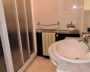 Bathroom of Flat to rent in Marchamalo  with Terrace