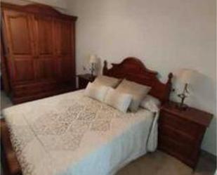 Bedroom of Flat to rent in Navalmoral de la Mata  with Heating, Terrace and Furnished