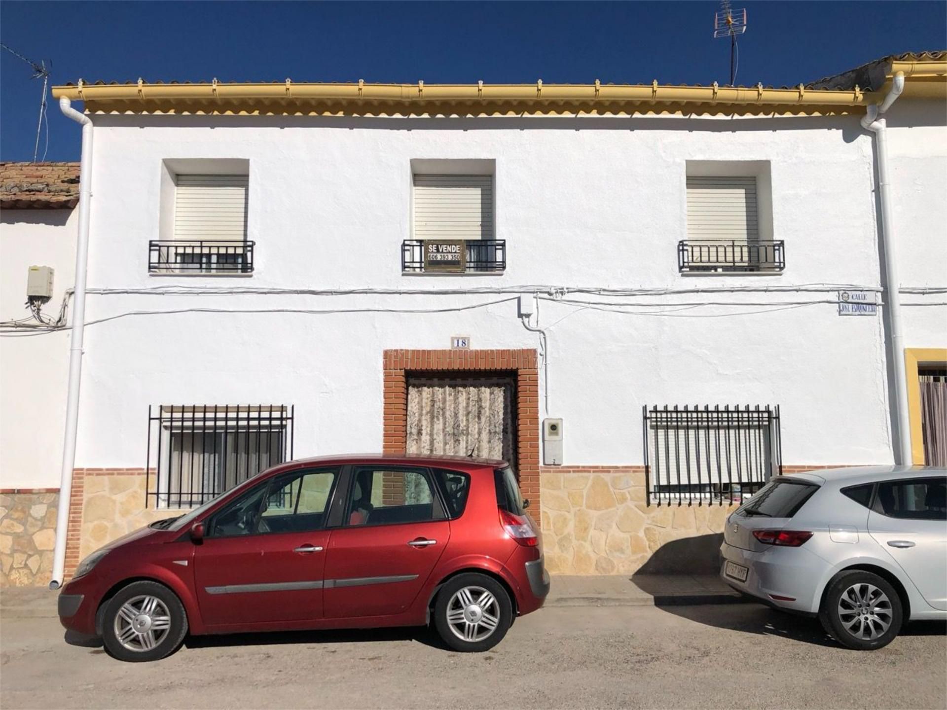 Vista exterior de Casa o xalet en venda en El Toboso amb Calefacció, Terrassa i Traster