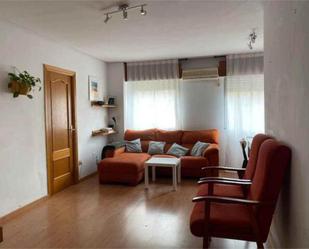 Sala d'estar de Apartament de lloguer en Cáceres Capital amb Moblat