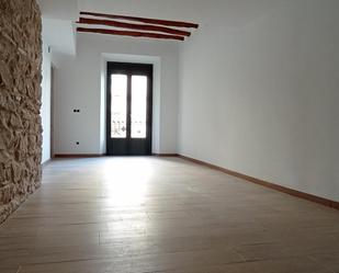 Casa adosada en venda en Alcañiz amb Balcó