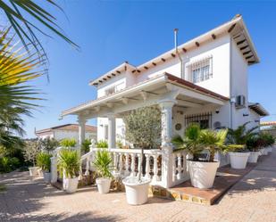 Vista exterior de Casa o xalet en venda en El Casar de Escalona amb Aire condicionat, Calefacció i Jardí privat