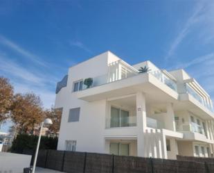 Vista exterior de Pis en venda en Chipiona amb Aire condicionat, Terrassa i Piscina