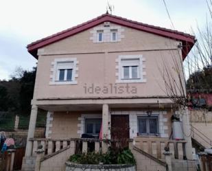 Vista exterior de Casa o xalet en venda en Condado de Treviño amb Terrassa i Piscina