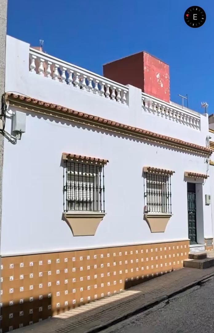 Exterior view of Single-family semi-detached for sale in Algeciras  with Terrace