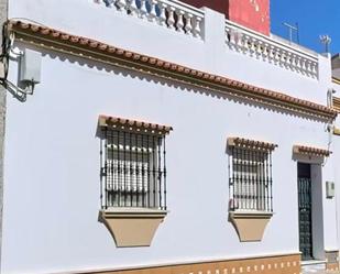 Exterior view of Single-family semi-detached for sale in Algeciras  with Terrace, Storage room and Oven