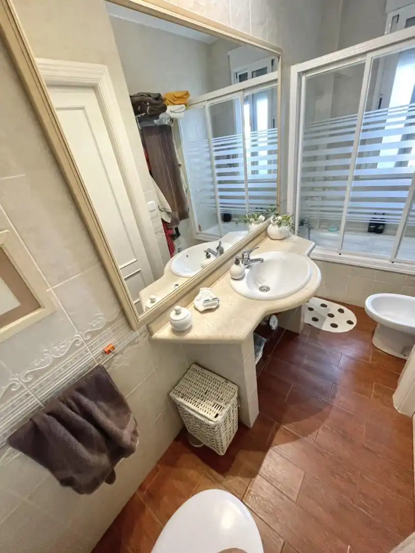 Badezimmer von Wohnung zum Verkauf in Calamonte mit Klimaanlage, Parkett und Terrasse