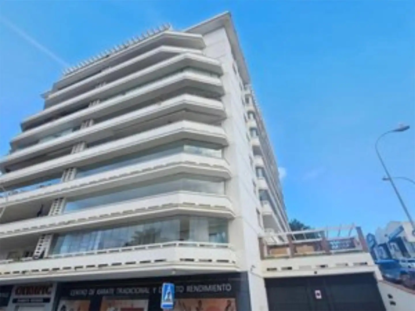 Piso en venta en Calle Fragua, 1, Los Jardines de Marbella - La Ermita Vista exterior de Piso en venta en Marbella con Aire acondicionado y Piscina comunitaria
