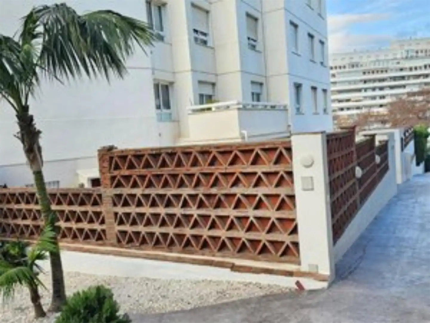 Piso en venta en Calle Fragua, 1, Los Jardines de Marbella - La Ermita Vista exterior de Piso en venta en Marbella con Aire acondicionado y Piscina comunitaria