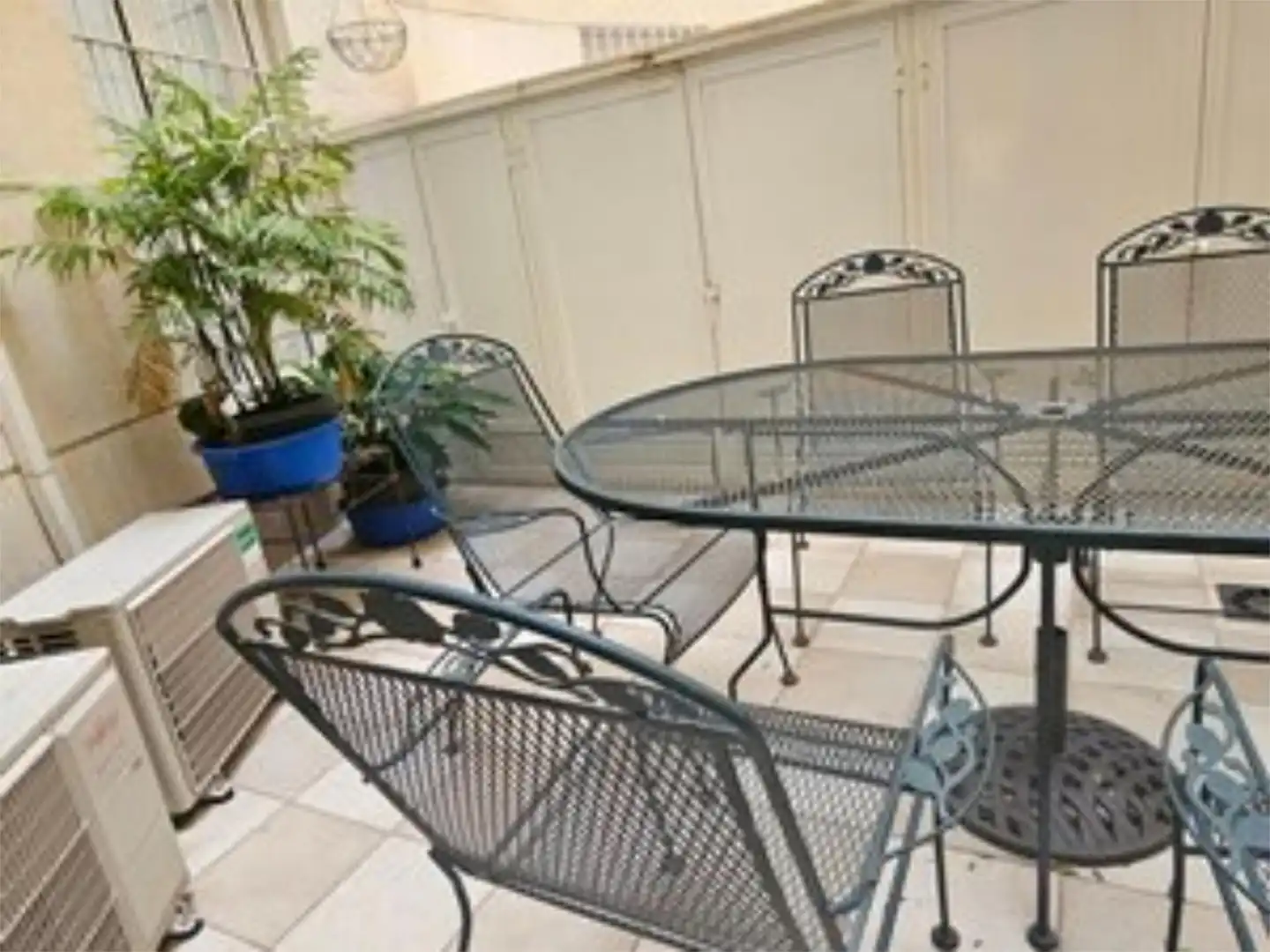 Piso en venta en Calle Fragua, 1, Los Jardines de Marbella - La Ermita Terraza de Piso en venta en Marbella con Aire acondicionado y Piscina comunitaria