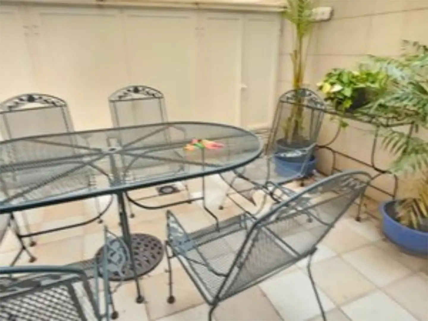 Piso en venta en Calle Fragua, 1, Los Jardines de Marbella - La Ermita Terraza de Piso en venta en Marbella con Aire acondicionado y Piscina comunitaria