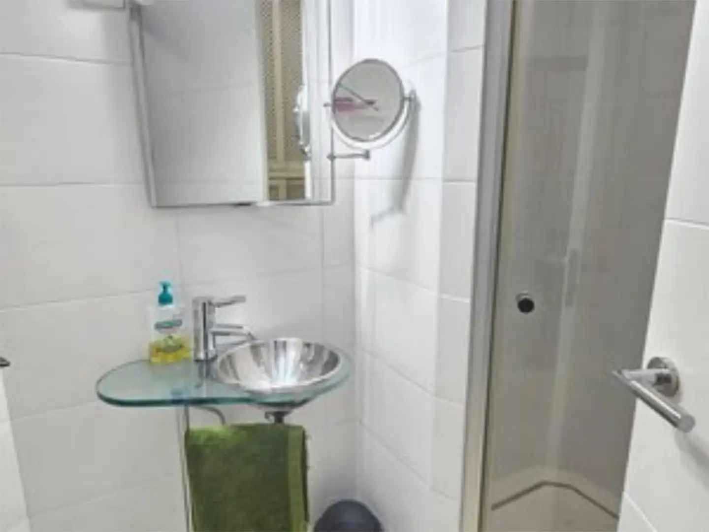 Piso en venta en Calle Fragua, 1, Los Jardines de Marbella - La Ermita Baño de Piso en venta en Marbella con Aire acondicionado y Piscina comunitaria