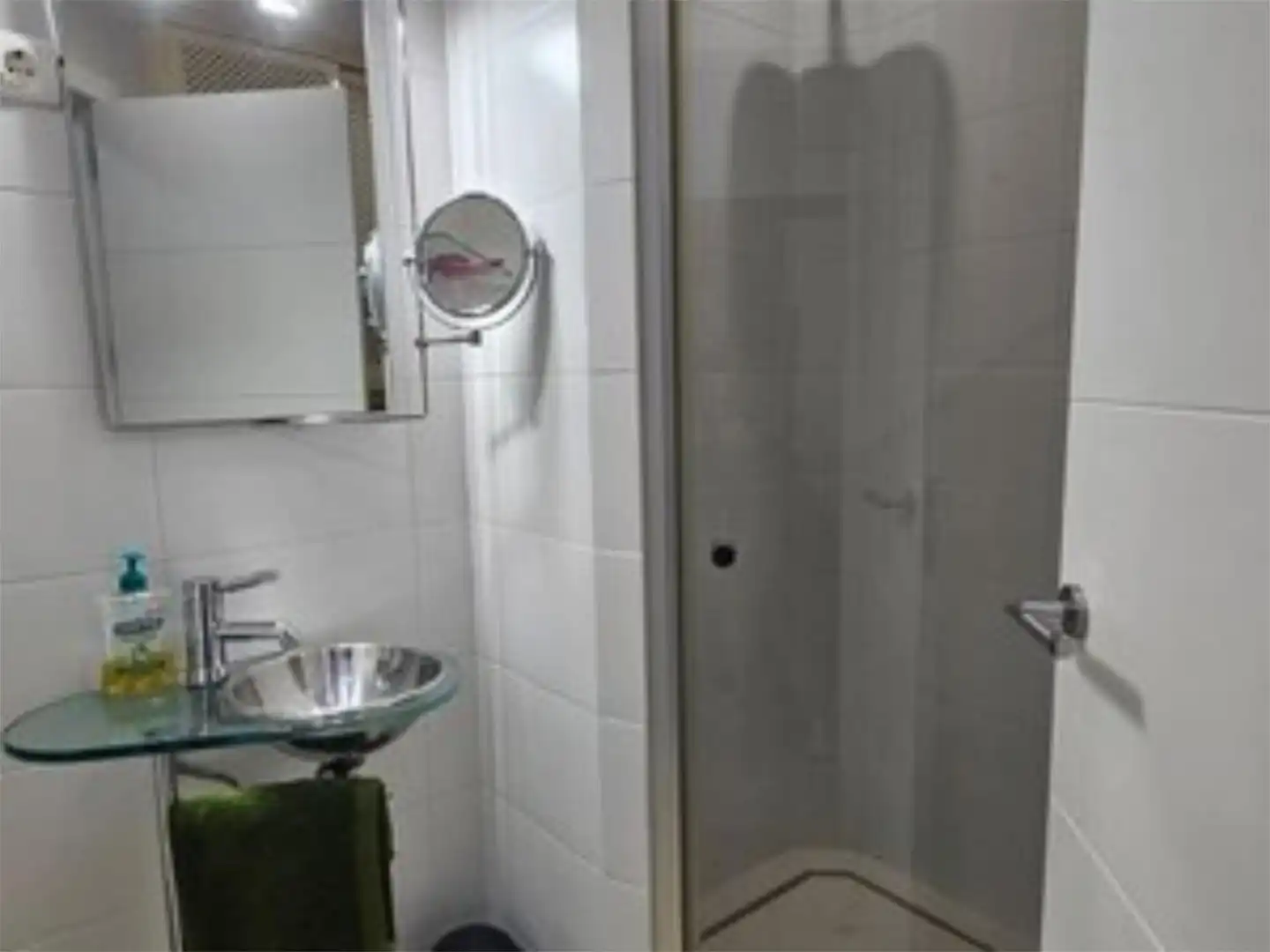 Piso en venta en Calle Fragua, 1, Los Jardines de Marbella - La Ermita Baño de Piso en venta en Marbella con Aire acondicionado y Piscina comunitaria