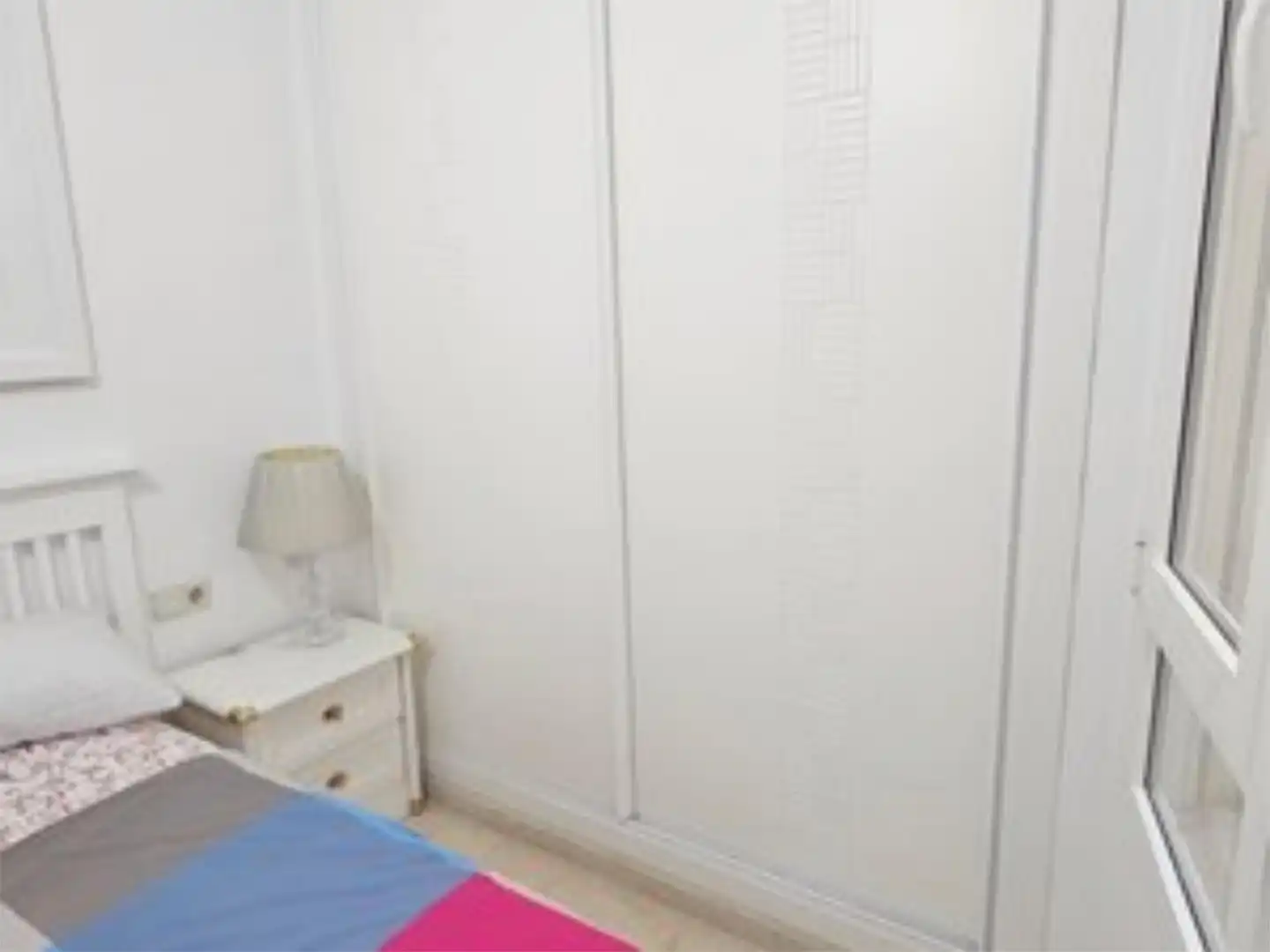 Piso en venta en Calle Fragua, 1, Los Jardines de Marbella - La Ermita Habitación de Piso en venta en Marbella con Aire acondicionado y Piscina comunitaria