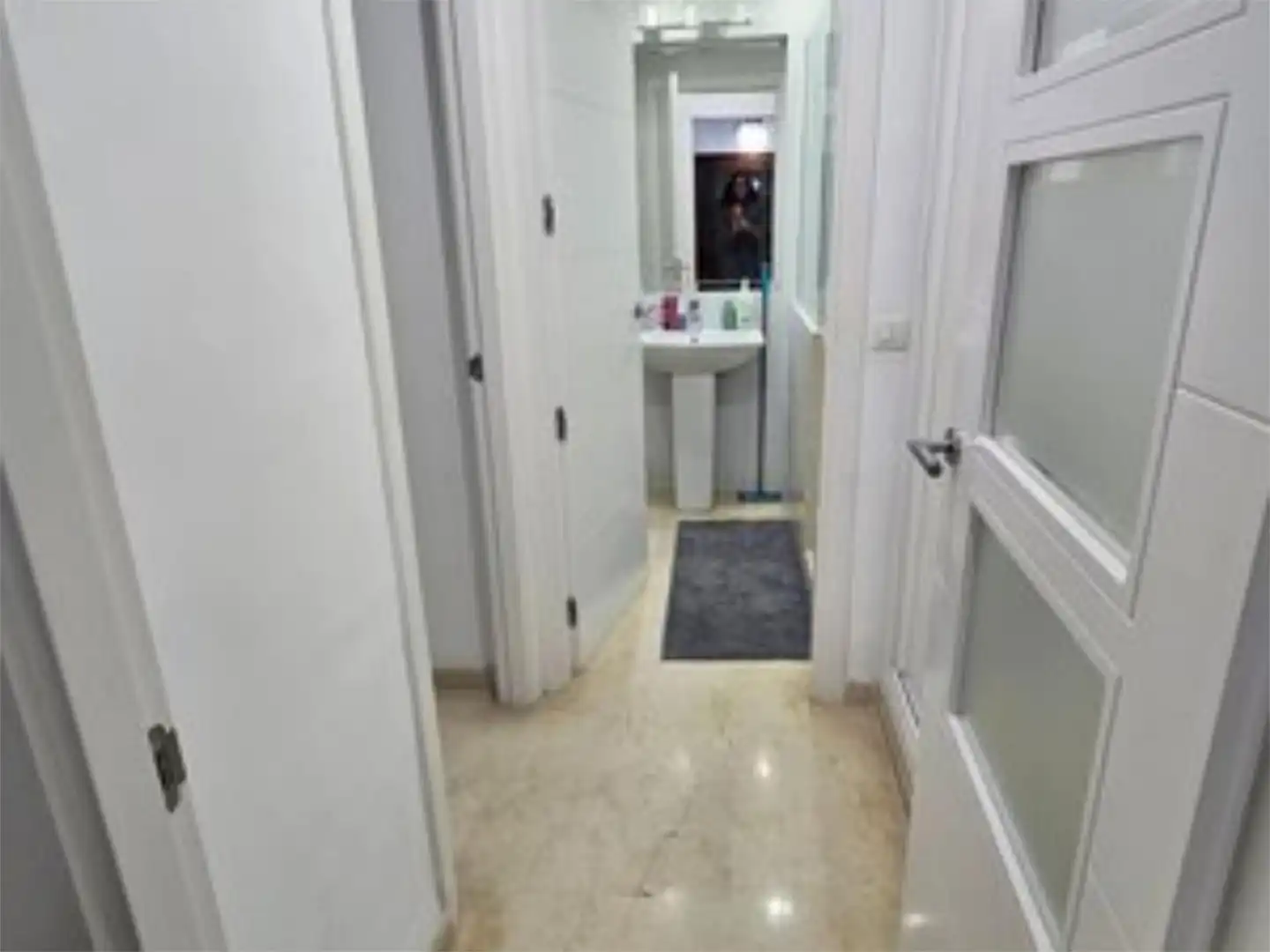Piso en venta en Calle Fragua, 1, Los Jardines de Marbella - La Ermita Piso en venta en Marbella con Aire acondicionado y Piscina comunitaria