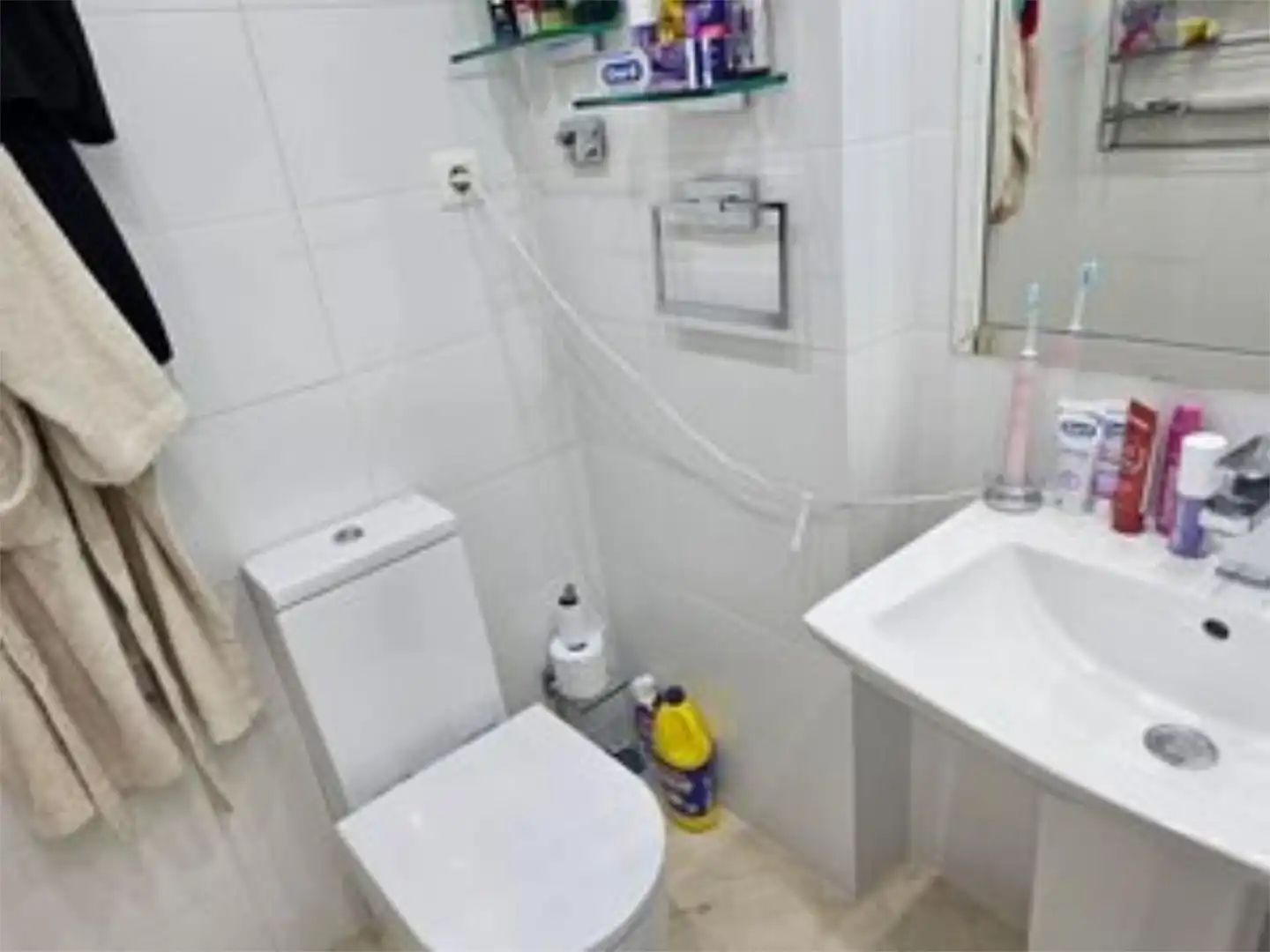 Piso en venta en Calle Fragua, 1, Los Jardines de Marbella - La Ermita Baño de Piso en venta en Marbella con Aire acondicionado y Piscina comunitaria