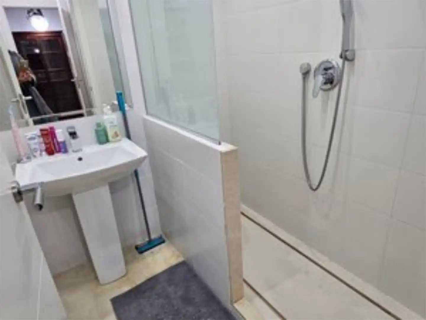 Piso en venta en Calle Fragua, 1, Los Jardines de Marbella - La Ermita Baño de Piso en venta en Marbella con Aire acondicionado y Piscina comunitaria