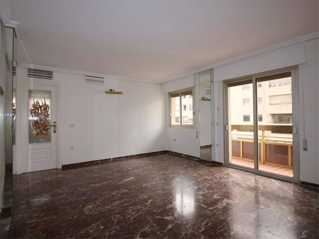 Oficina en Alquiler en Calle Luis de Morales, 22 en La Buhaira