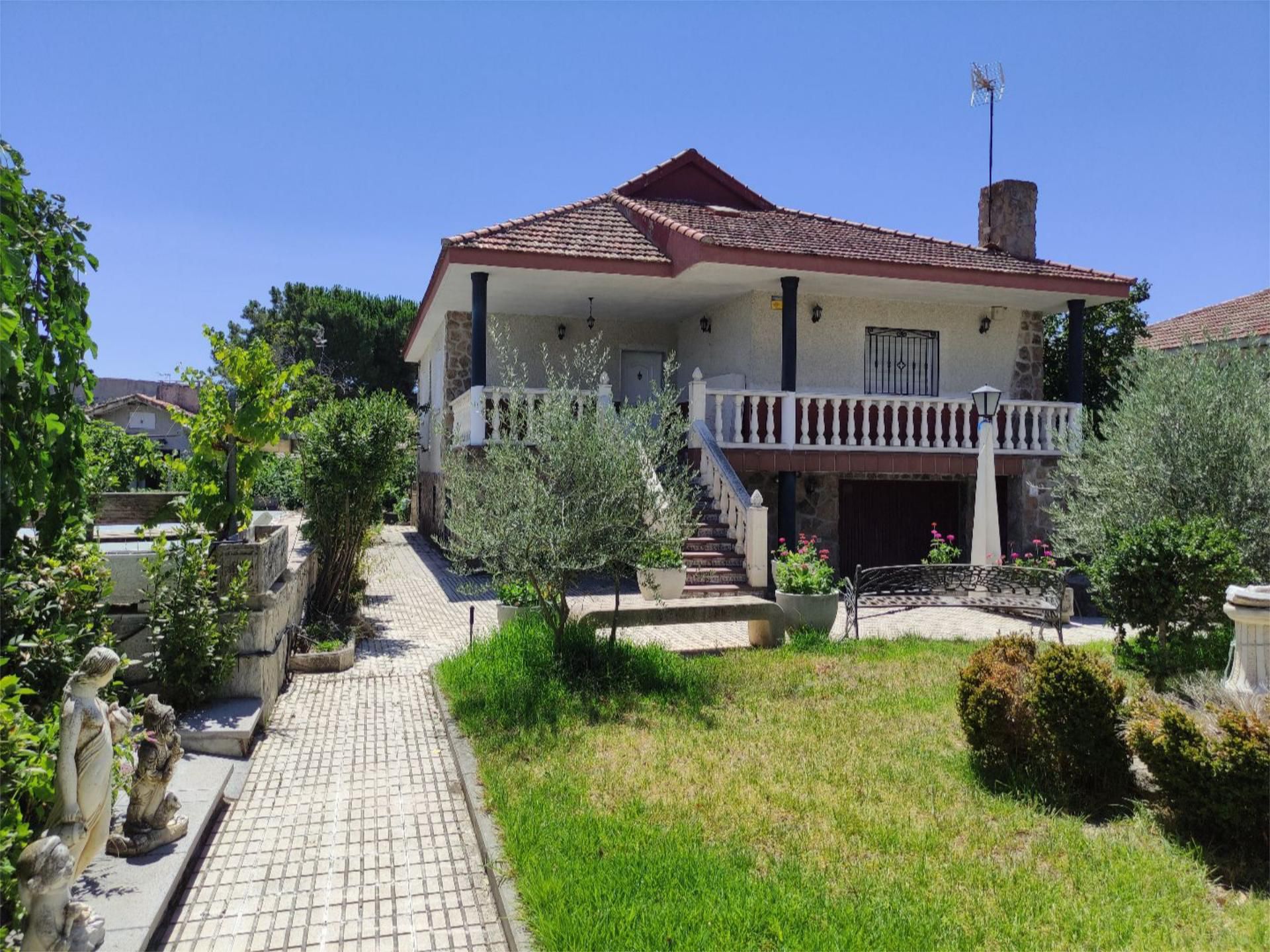 Exterior view of Flat for sale in El Viso de San Juan  with Heating, Private garden and Terrace