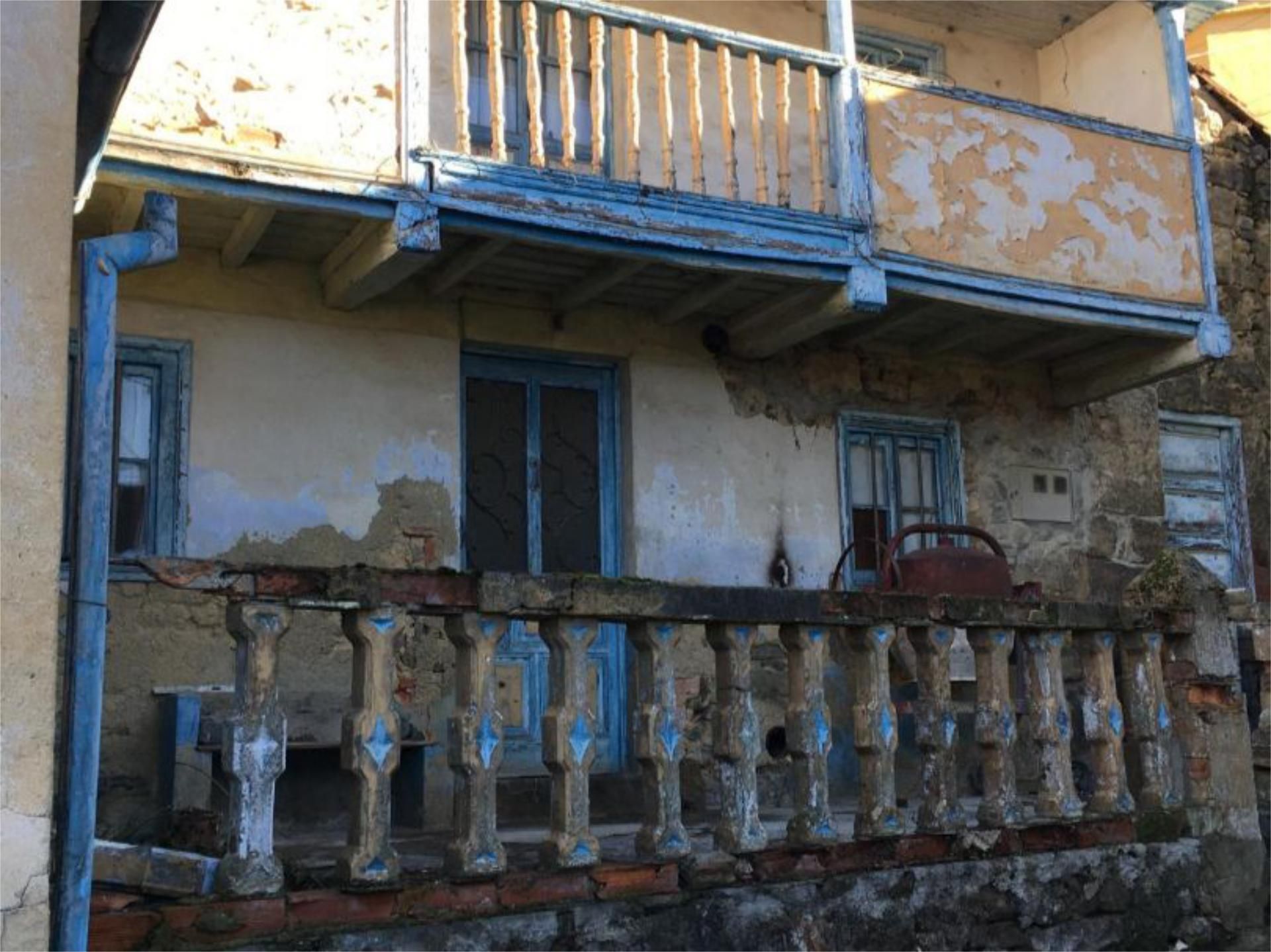 Vista exterior de Casa o xalet en venda en Lena amb Balcó