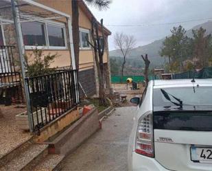 Vista exterior de Casa adosada en venda en Santa María de la Alameda amb Calefacció, Jardí privat i Terrassa